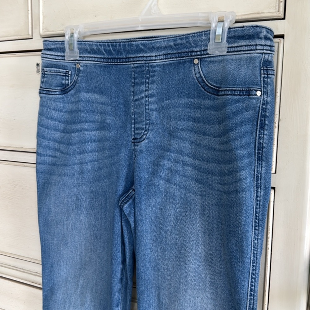 Chicos Perfect Stretch Embroidered Blue Women's Jeans size 0.5 - Picture 2 of 6